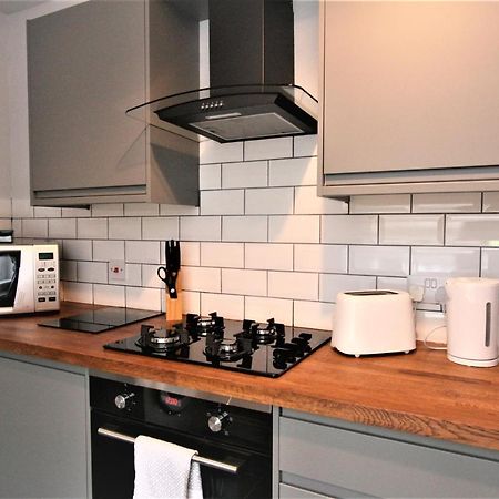 Nelson By The Docks Serviced Apartments By Roomsbooked Gloucester Bagian luar foto