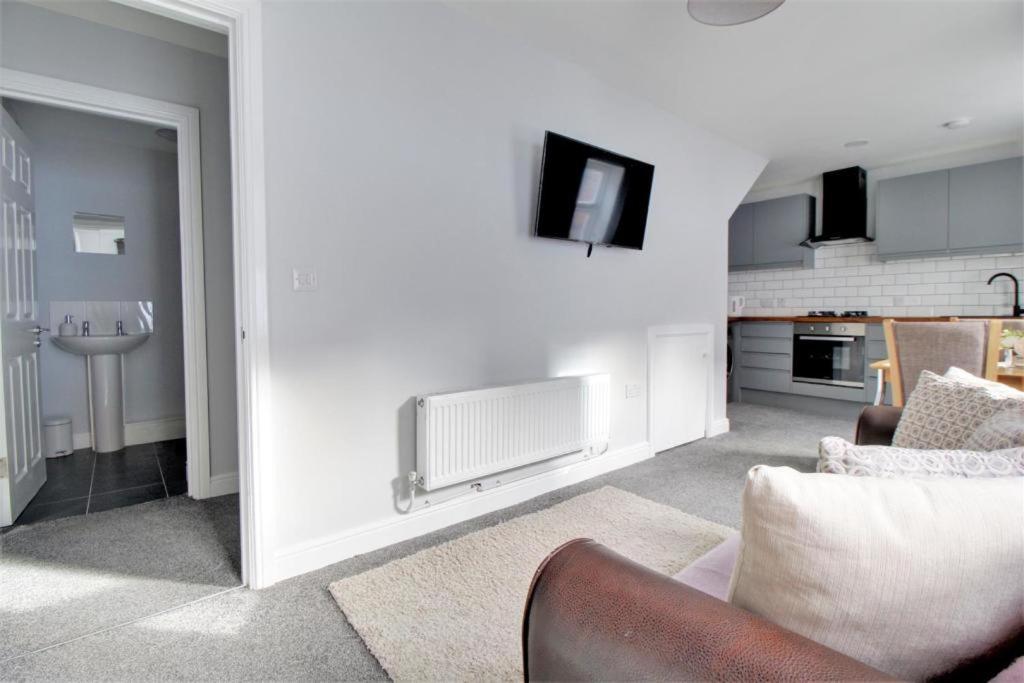 Nelson By The Docks Serviced Apartments By Roomsbooked Gloucester Bagian luar foto
