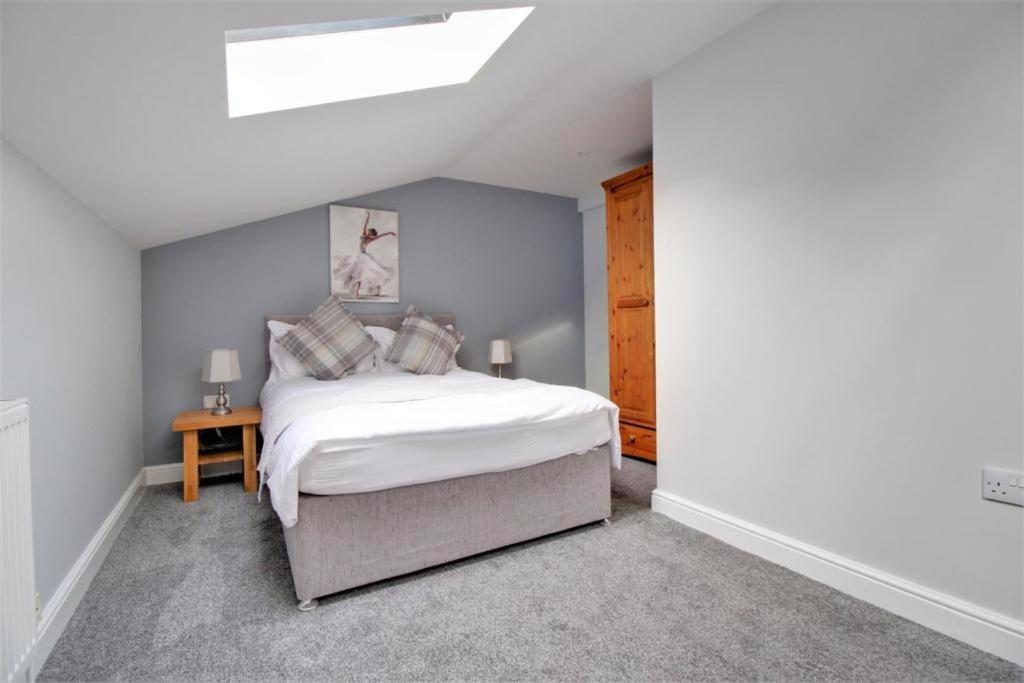 Nelson By The Docks Serviced Apartments By Roomsbooked Gloucester Bagian luar foto