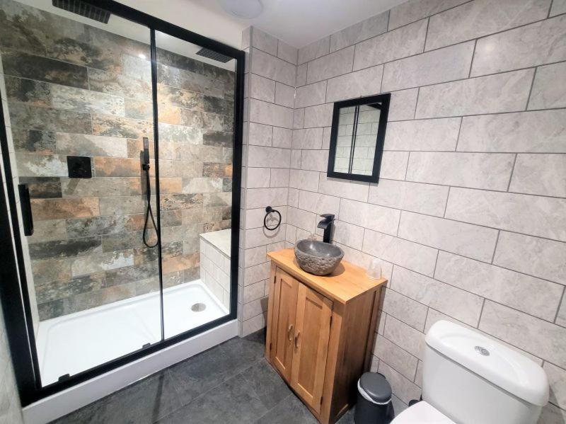 Nelson By The Docks Serviced Apartments By Roomsbooked Gloucester Bagian luar foto