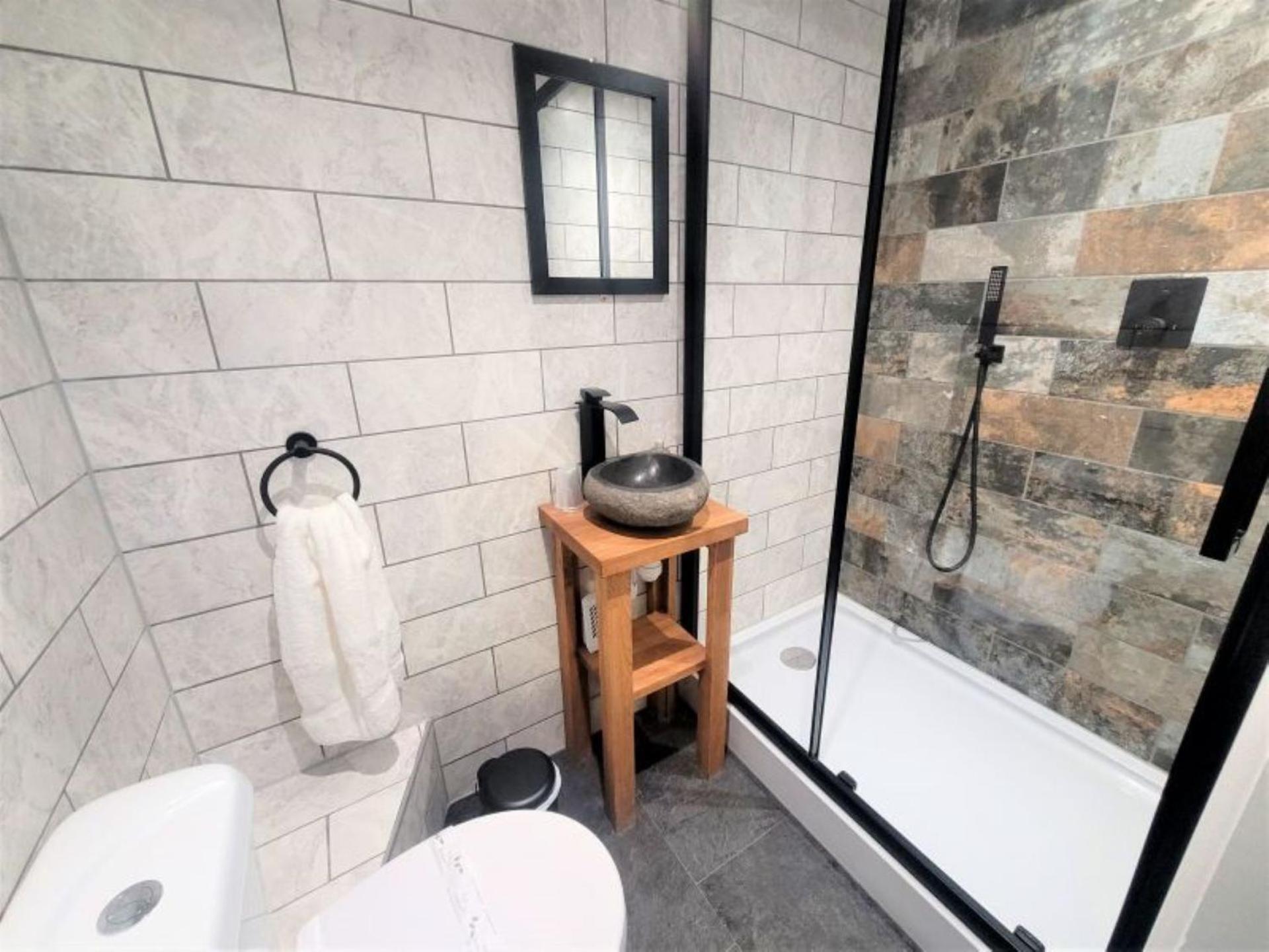 Nelson By The Docks Serviced Apartments By Roomsbooked Gloucester Bagian luar foto