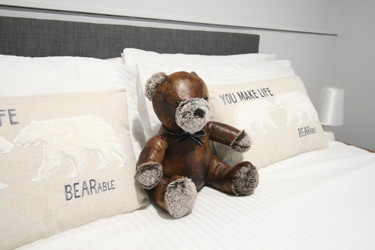 Nelson By The Docks Serviced Apartments By Roomsbooked Gloucester Bagian luar foto