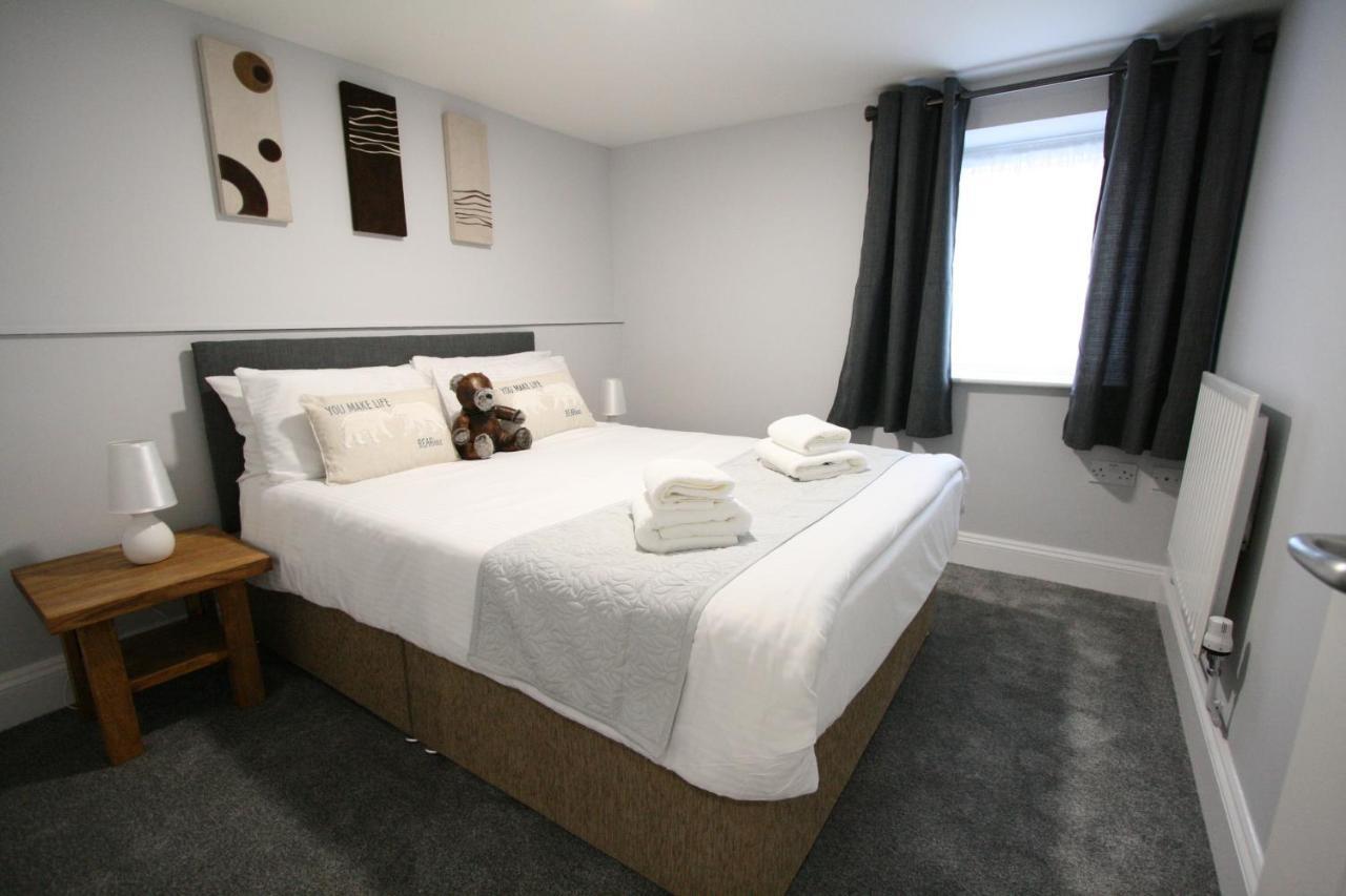 Nelson By The Docks Serviced Apartments By Roomsbooked Gloucester Bagian luar foto