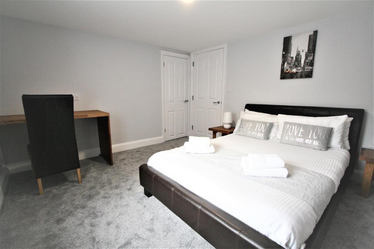 Nelson By The Docks Serviced Apartments By Roomsbooked Gloucester Bagian luar foto