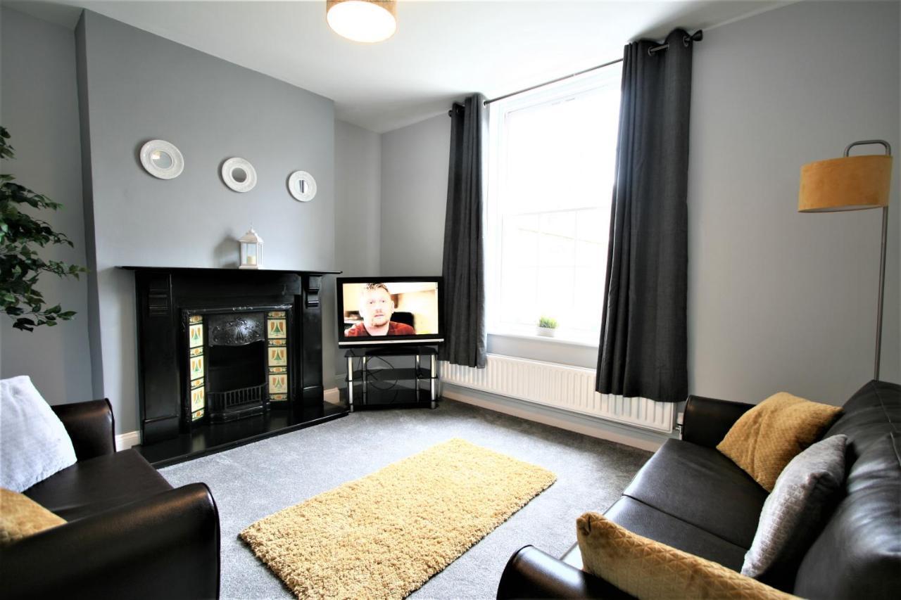 Nelson By The Docks Serviced Apartments By Roomsbooked Gloucester Bagian luar foto