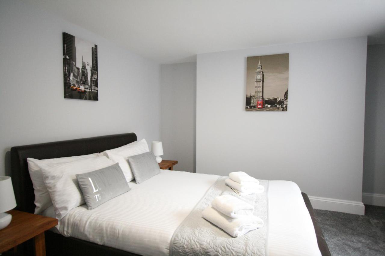 Nelson By The Docks Serviced Apartments By Roomsbooked Gloucester Bagian luar foto